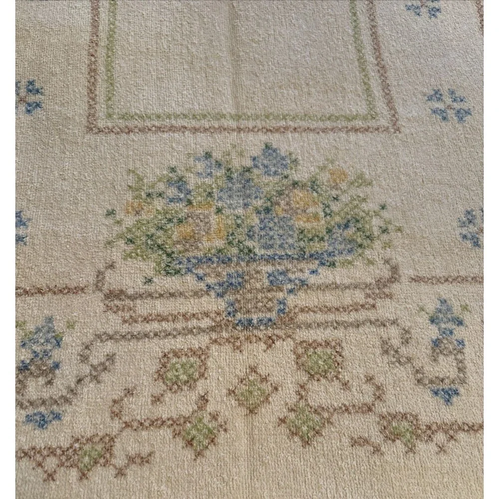 Vintage JC Penney Cream Bath Towel Faux Cross Stitch Flower Basket 24.5